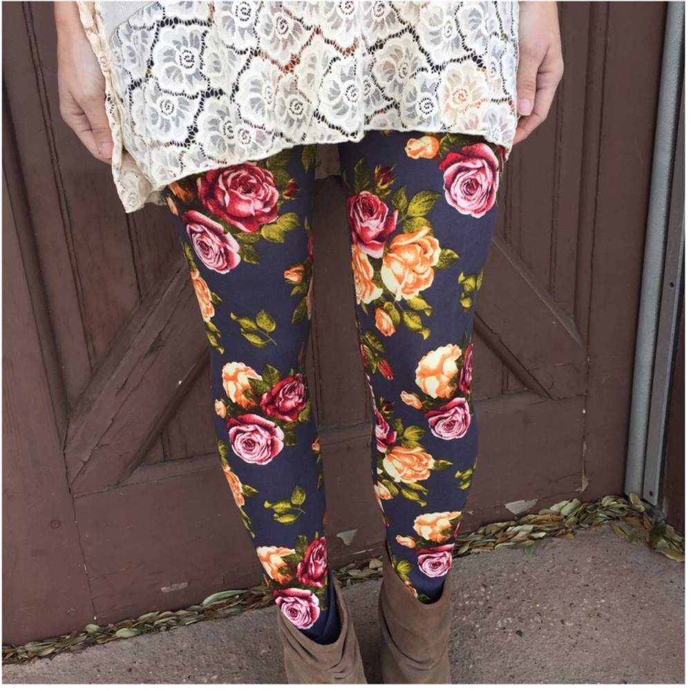 NWT Charcoal Floral Print Leggings